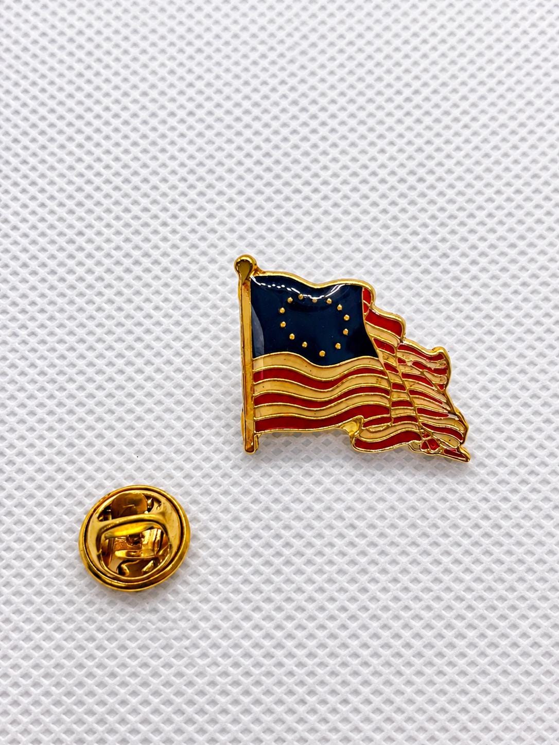 Waving Betsy Ross 13-Star Flag Hat Pin
